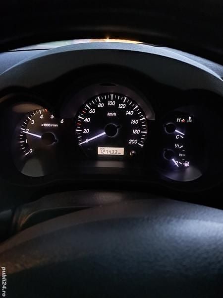 Second-hand Toyota HiLux 100 CP (73 kW) 2012 Pickup