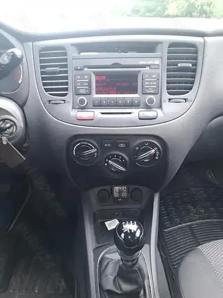 Second-hand Kia Rio 97 CP (71 kW) 2011 Negru Hatchback