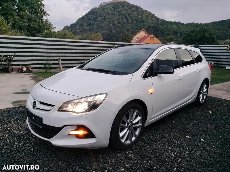 Culoarealb Utilizat 2014 Opel Astra drive Break | 4.390 EUR (Preț bun) - Imagine 1/4