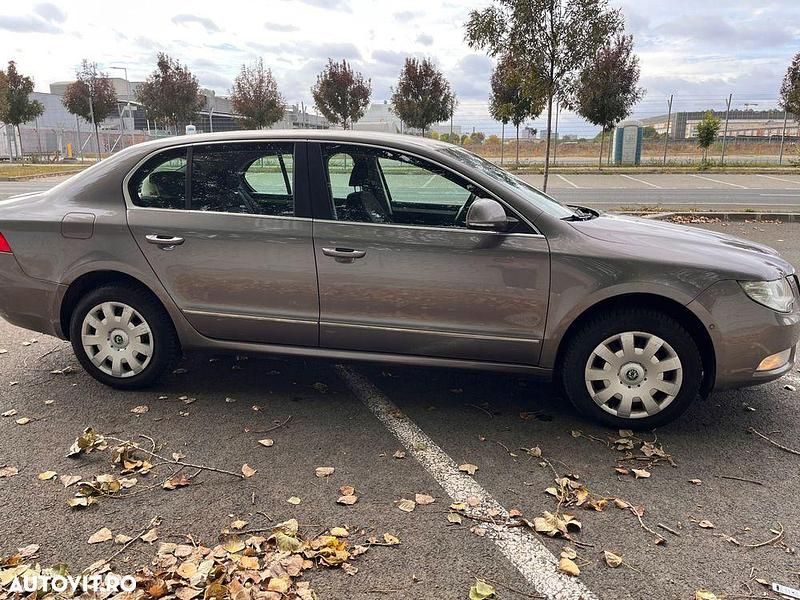 Culoarealte culori Utilizat 2011 Skoda Superb Berlinǎ | 6.500 EUR (Preț OK) - Imagine 1/4