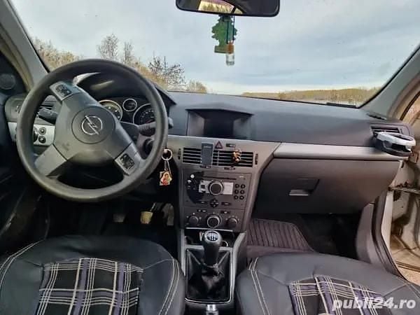 Gri Second-hand 2005 Opel Astra Hatchback | 1.000 EUR (Preț bun) - Imagine 1/4