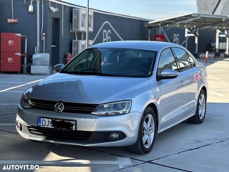 Second-hand VW Jetta Life 105 CP (77 kW) 2011 Culoareargint Berlinǎ