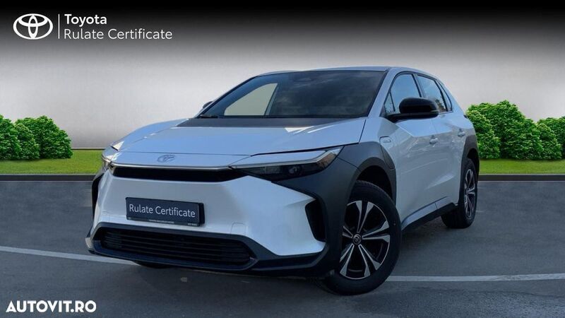 Alb Utilizat 2022 Toyota bZ4X SUV | 31.500 EUR (Preț bun) - Imagine 1/4