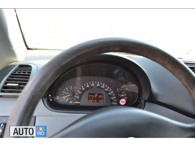 Second-hand Mercedes Vito 163 CP (119 kW) 2004 Alb Van