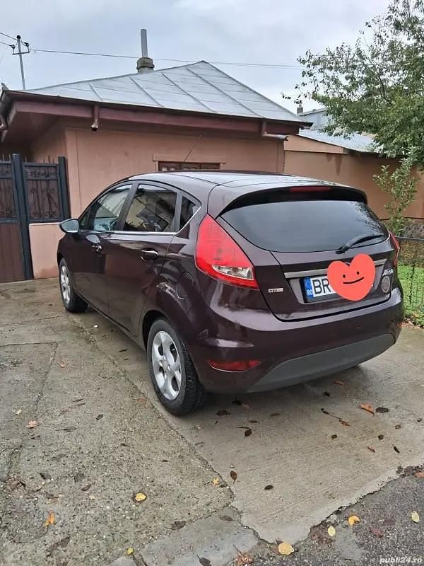 Violet Utilizat 2009 Ford Fiesta Titanium Hatchback | 3.800 EUR (Preț OK) - Imagine 1/4