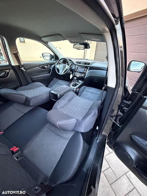 Second-hand Nissan Qashqai I-Way 130 CP (95 kW) 2016 Culoarenegru SUV