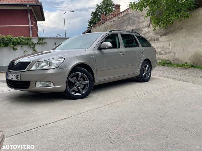 Gri Utilizat 2012 Skoda Octavia Family Break | 4.500 EUR (Preț OK) - Imagine 1/4