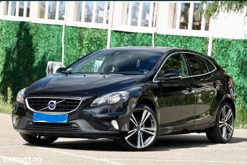 Culoarenegru Utilizat 2015 Volvo V40 Break | 8.700 EUR (Preț OK) - Imagine 1/4