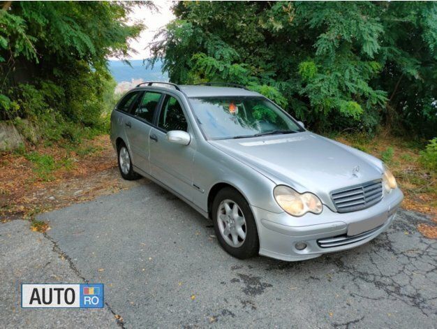 Argintiu Utilizat 2005 Mercedes C200 Break | 3.250 EUR (Preț OK) - Imagine 1/3