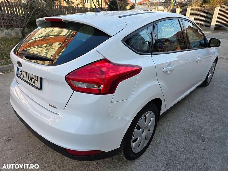Second-hand Ford Focus Cool & Connect 125 CP (91 kW) 2017 Culoarealb Hatchback