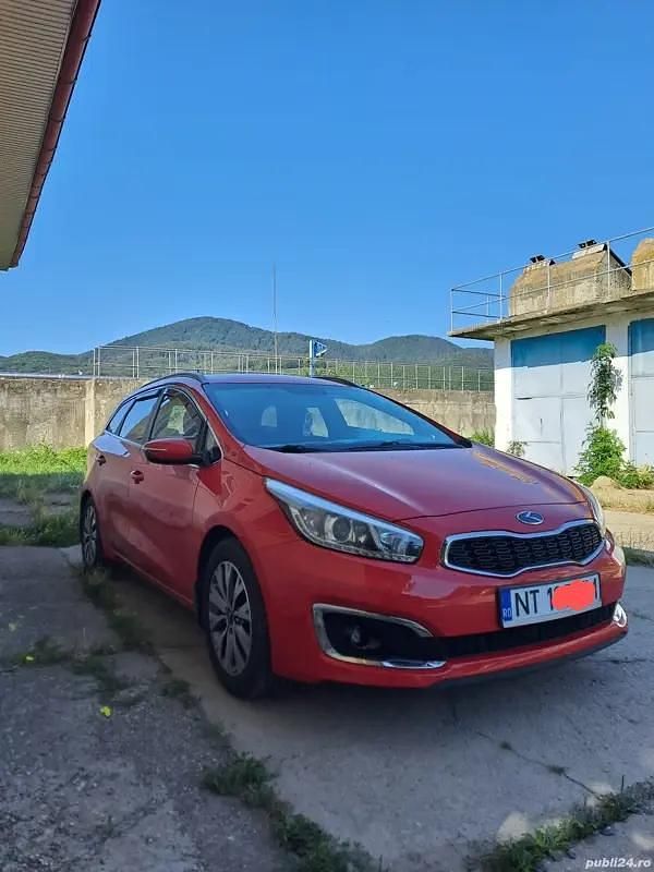 Rosu Second-hand 2016 Kia Ceed Classic Hatchback | 9.000 EUR (Preț OK) - Imagine 1/4