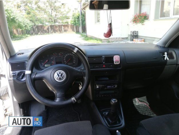 Second-hand VW Golf IV 116 CP (85 kW) 2000 Argintiu Hatchback