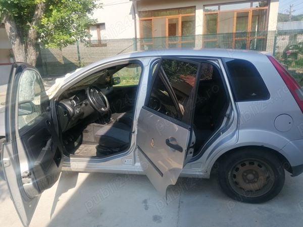 Second-hand Ford Fiesta 75 CP (55 kW) 2005 Hatchback