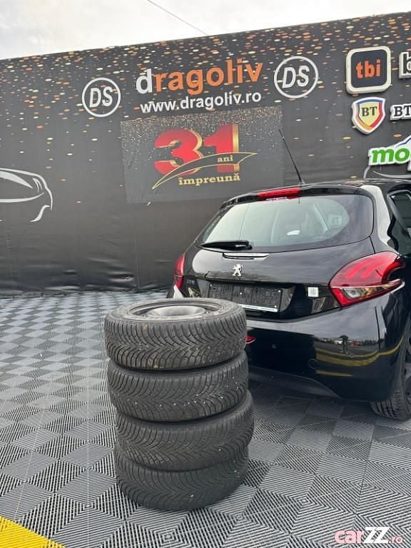 Second-hand Peugeot 208 82 CP (60 kW) 2017 Negru Hatchback