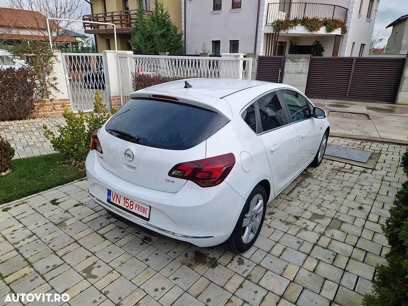 Second-hand Opel Astra Edition 110 CP (80 kW) 2013 Culoarealb Hatchback