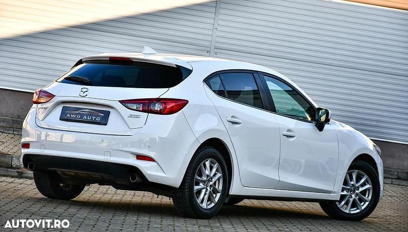 Second-hand Mazda 3 Exclusive-Line 120 CP (88 kW) 2017 Culoarealb Hatchback