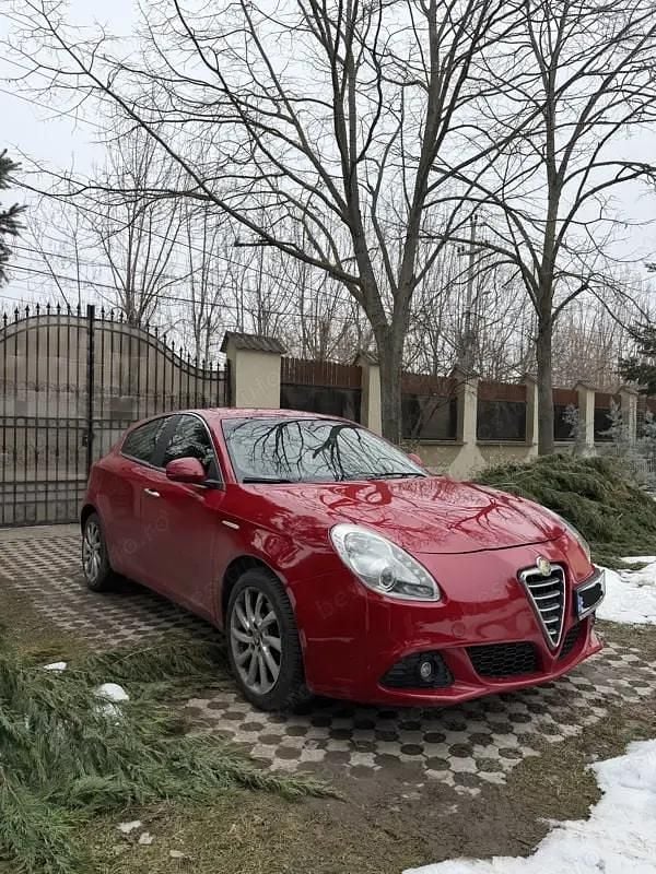 Second-hand Alfa Romeo Giulietta 172 CP (126 kW) 2012 Rosu Hatchback