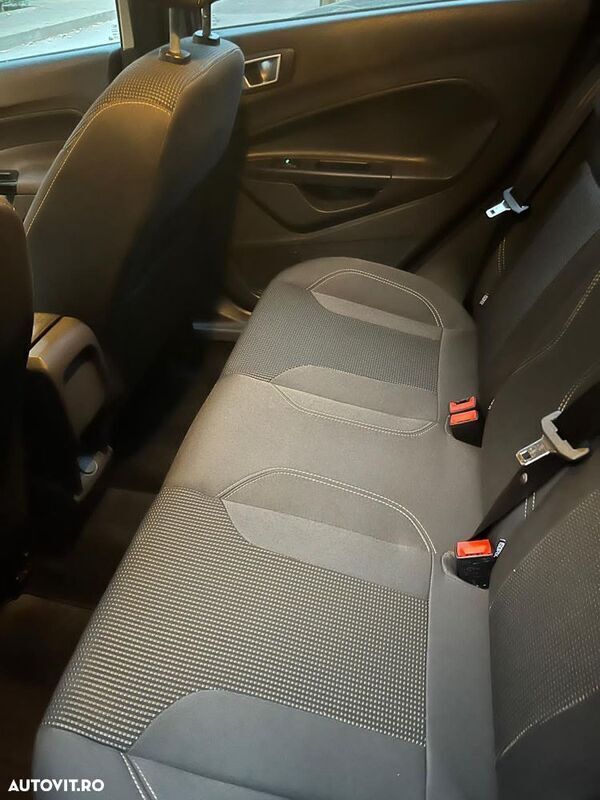 Second-hand Ford Fiesta Titanium 100 CP (73 kW) 2017 Roșu Hatchback