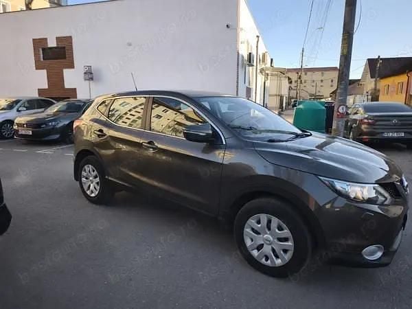 Second-hand Nissan Qashqai N-Connecta 130 CP (95 kW) 2015 Culoaremaro SUV