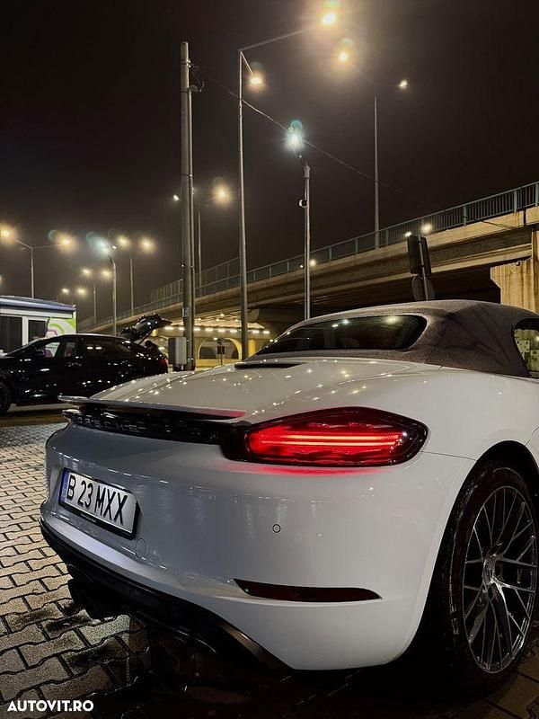 Second-hand Porsche 718 Boxster 300 CP (220 kW) 2018 Culoarealb Cabrio