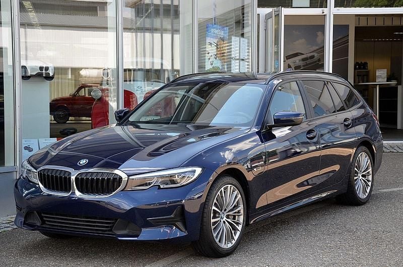 Utilizat 2022 BMW 330 Sport Line | 34.436 EUR - Imagine 1/1