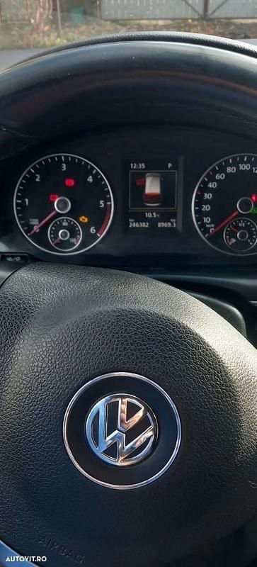 Second-hand VW Touran Highline 140 CP (102 kW) 2015 Culoaregri Monovolum