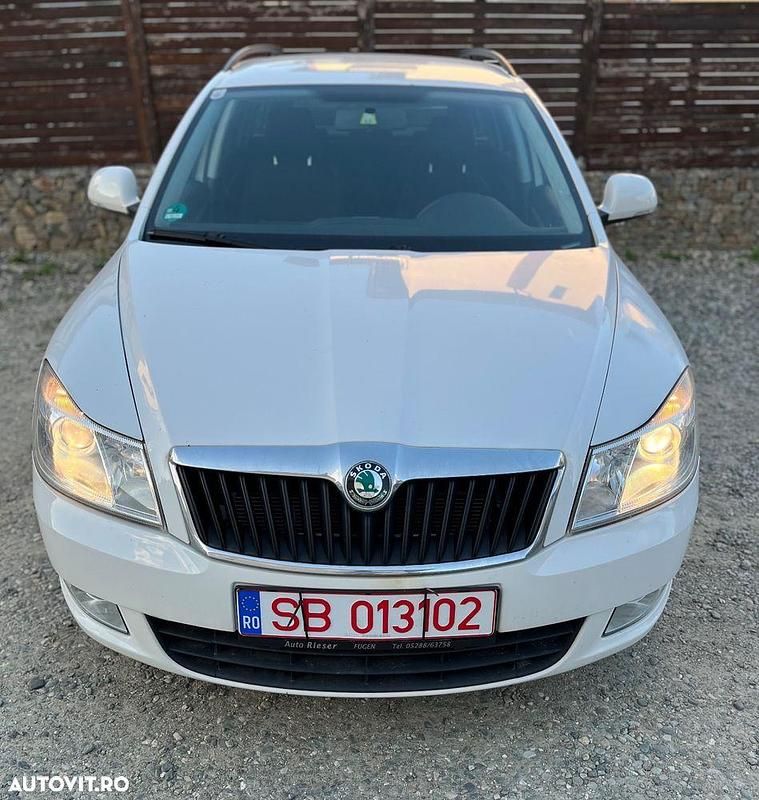 Culoarealb Utilizat 2011 Skoda Octavia Ambition Break | 3.500 EUR (Preț bun) - Imagine 1/4