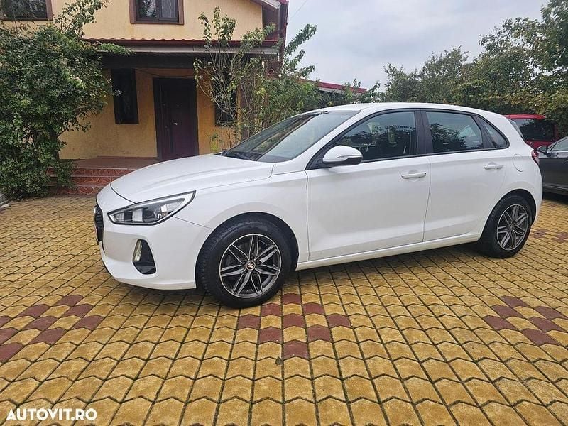 Culoarealb Utilizat 2018 Hyundai i30 Premium Hatchback | 8.750 EUR (Preț OK) - Imagine 1/4
