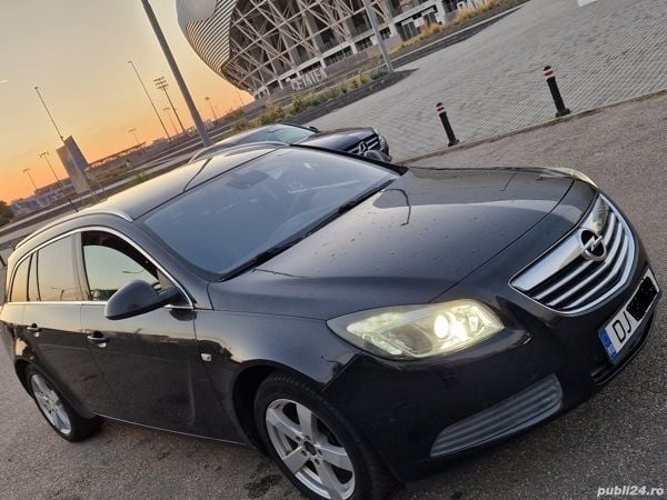 Second-hand Opel Insignia 96 CP (70 kW) 2011 Negru Hatchback