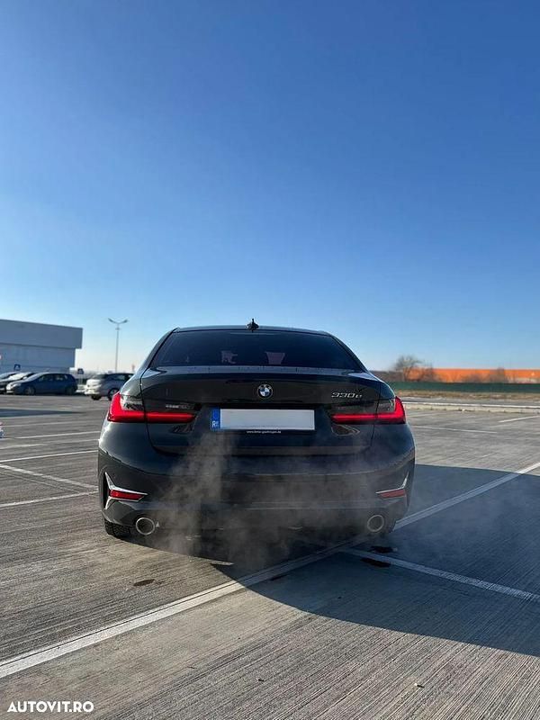 Second-hand BMW 330e Luxury Line 292 CP (214 kW) 2019 Culoaregri Hatchback