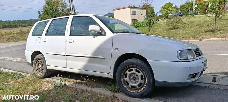 Culoarealb Utilizat 2001 VW Polo Break | 950 EUR - Imagine 1/3