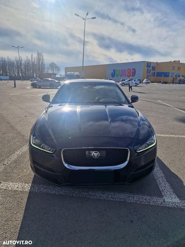 Culoarenegru Utilizat 2016 Jaguar XE Prestige Berlinǎ | 11.000 EUR (Preț OK) - Imagine 1/4