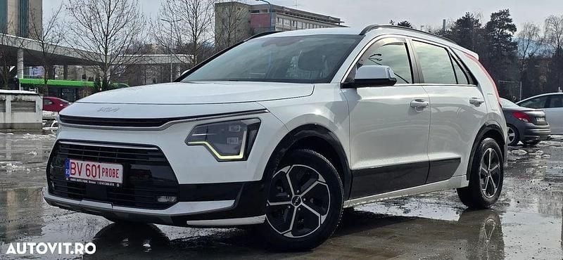 Second-hand Kia Niro Vision 141 CP (103 kW) 2023 Culoarealb SUV