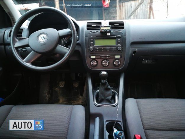 Second-hand VW Golf IV 105 CP (77 kW) 2005 Albastru Berlinǎ