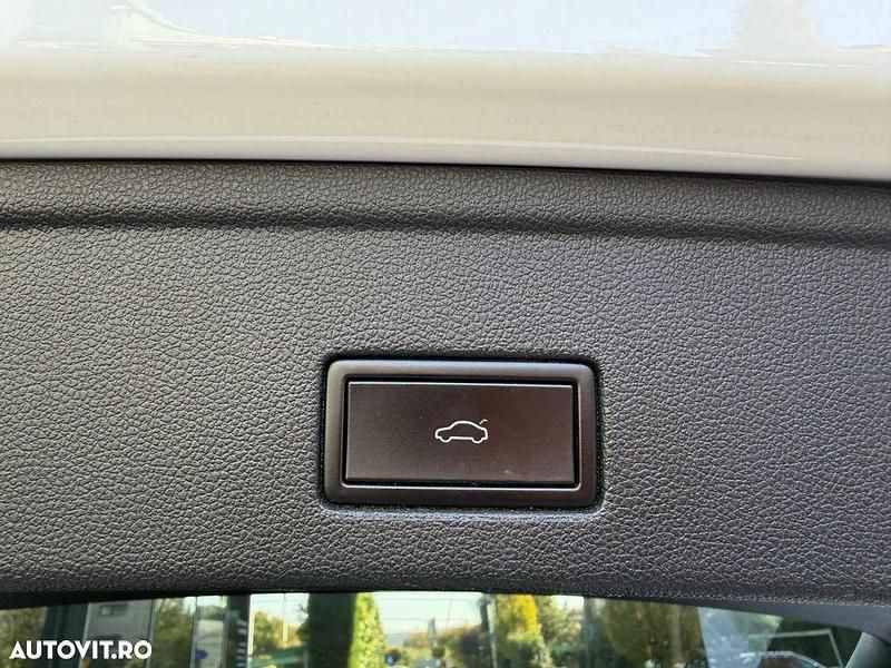 Second-hand VW Touareg Elegance 231 CP (169 kW) 2019 Culoarealb SUV