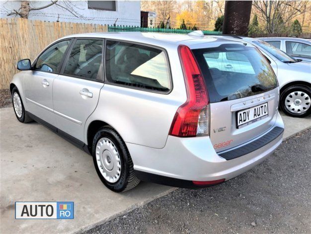 Second-hand Volvo V50 109 CP (80 kW) 2010 Gri Break