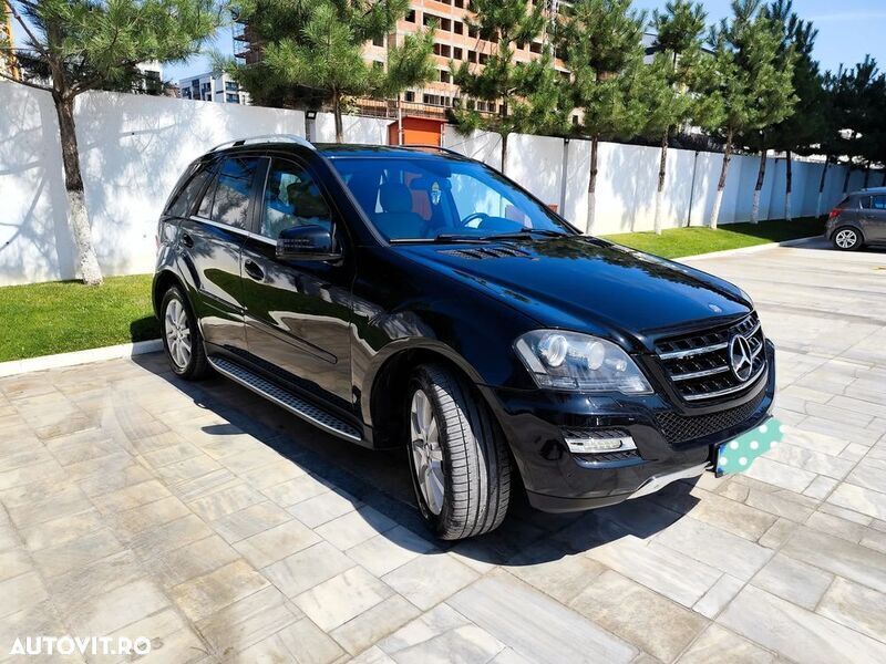 Negru Utilizat 2011 Mercedes ML300 SUV | 10.999 EUR - Imagine 1/4