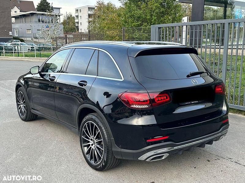 Second-hand Mercedes GLC300 258 CP (189 kW) 2020 Culoarenegru SUV