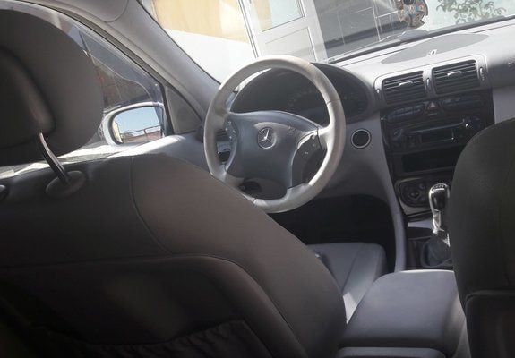 Second-hand Mercedes C180 160 CP (117 kW) 2003 Argintiu Berlinǎ