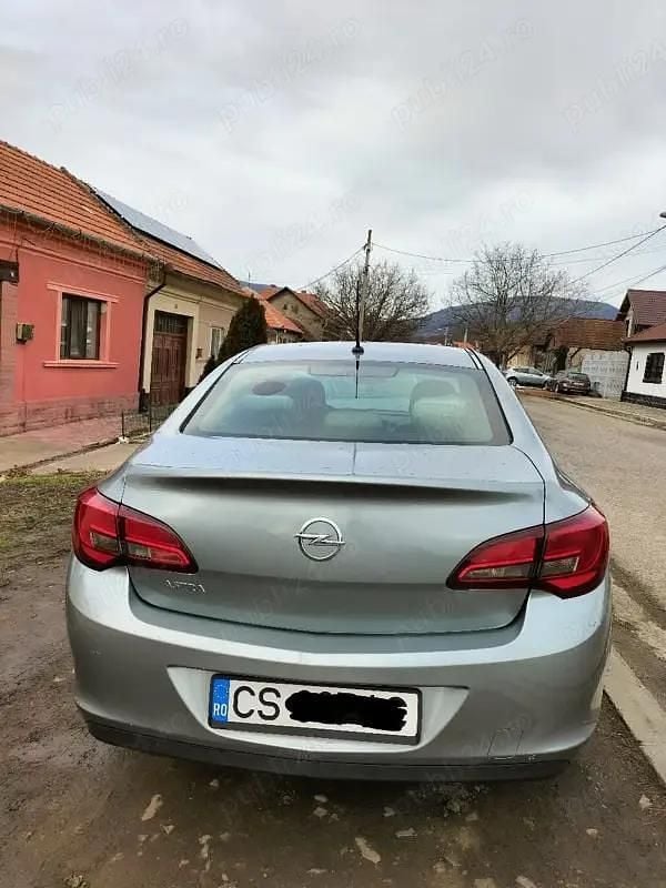 Second-hand Opel Astra 115 CP (84 kW) 2014 Berlinǎ