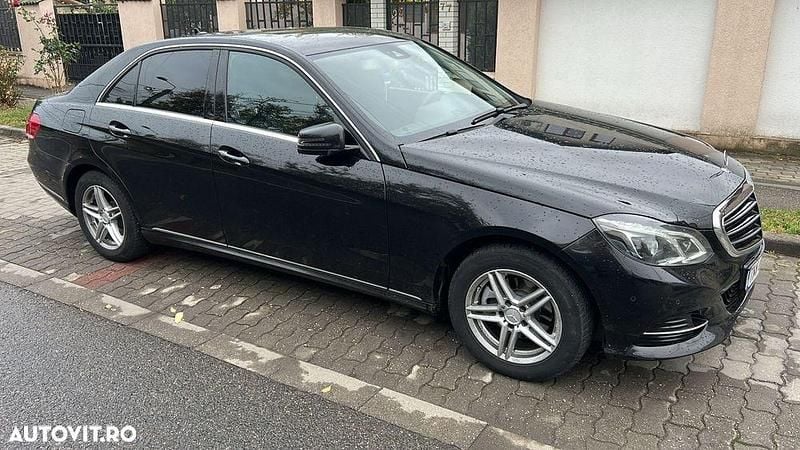Culoarenegru Utilizat 2014 Mercedes E220 Berlinǎ | 13.000 EUR (Super Preț) - Imagine 1/4