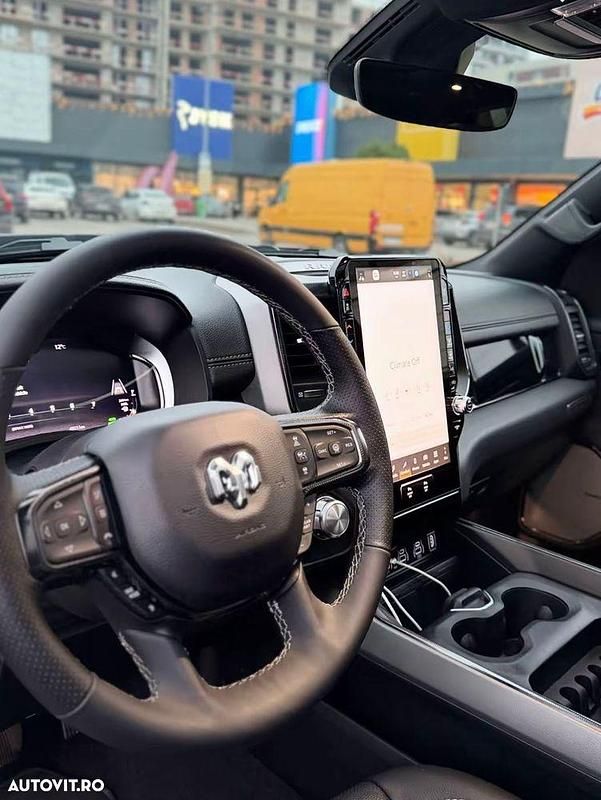 Second-hand Dodge Ram 410 CP (301 kW) 2025 Culoarealb Pickup