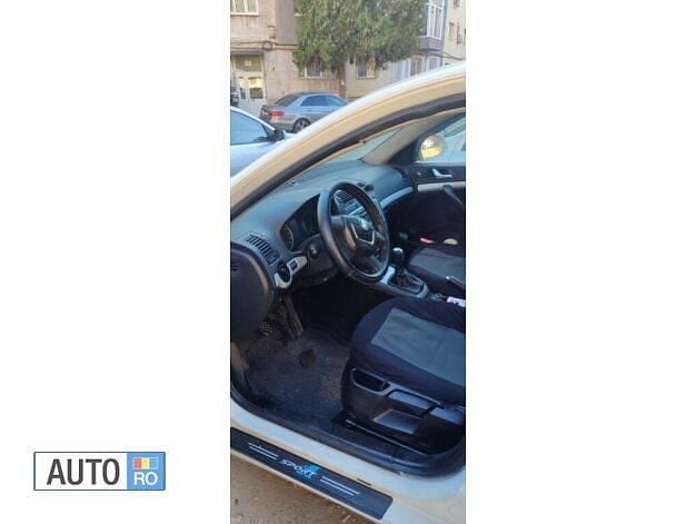 Alb Utilizat 2010 Skoda Octavia Berlinǎ | 3.200 EUR (Preț OK) - Imagine 1/4