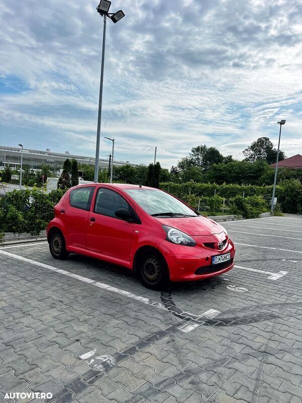 Rosu Utilizat 2008 Toyota Aygo Hatchback | 3.290 EUR - Imagine 1/4