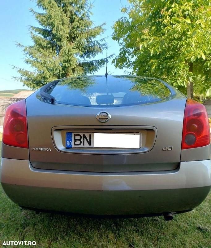 Gri Utilizat 2004 Nissan Primera Hatchback | 1.600 EUR - Imagine 1/4