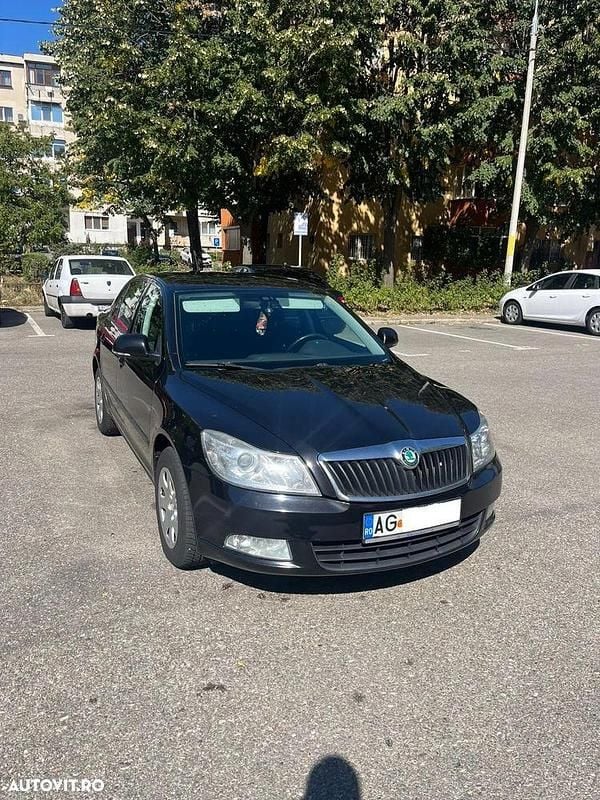 Culoarenegru Utilizat 2011 Skoda Octavia Classic Berlinǎ | 3.990 EUR (Preț OK) - Imagine 1/4