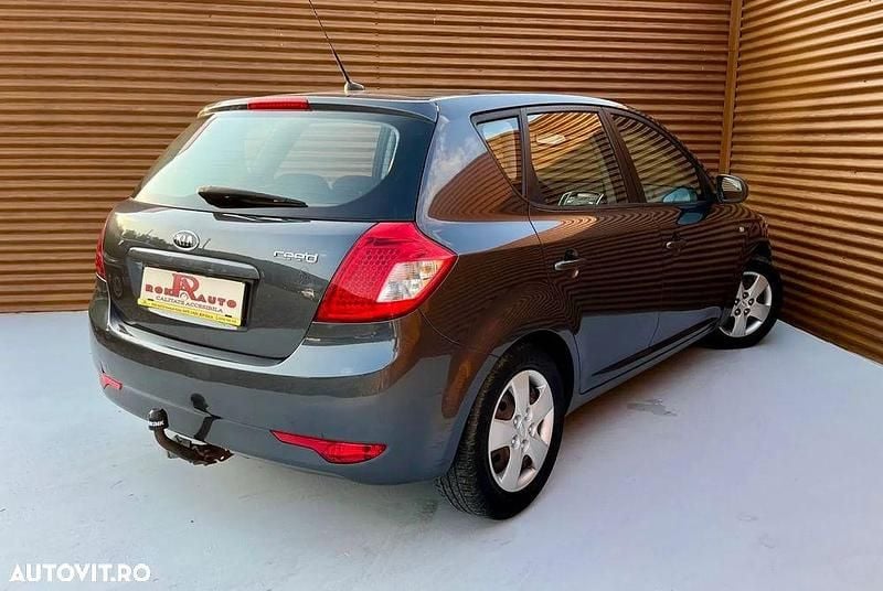 Second-hand Kia Ceed Attract 90 CP (66 kW) 2010 Culoaregri Hatchback