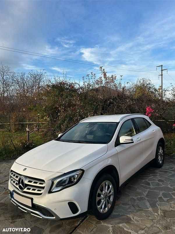 Culoarealb Utilizat 2019 Mercedes GLA180 SUV | 18.900 EUR (Preț OK) - Imagine 1/4