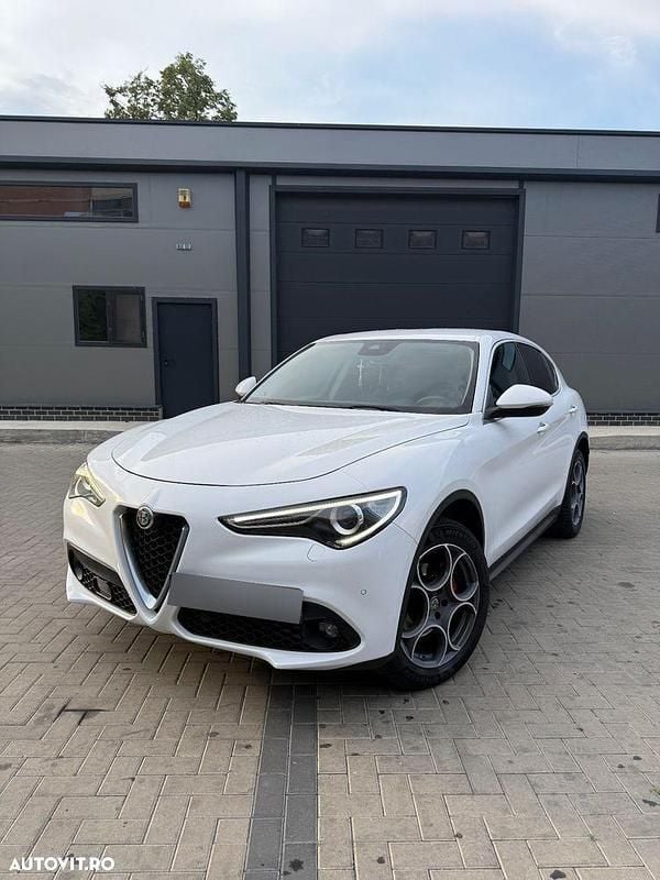 Alb Utilizat 2018 Alfa Romeo Stelvio Super SUV | 16.690 EUR (Super Preț) - Imagine 1/4