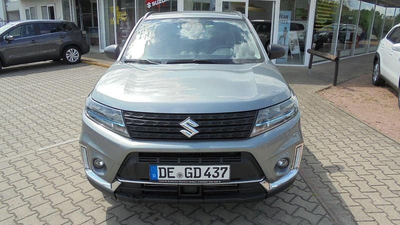 Utilizat 2021 Suzuki Vitara Club SUV | 19.728 EUR (Scump) - Imagine 1/1